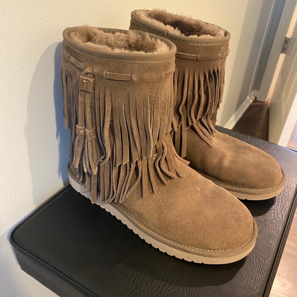 Koolaburra by Ugg fringe boots